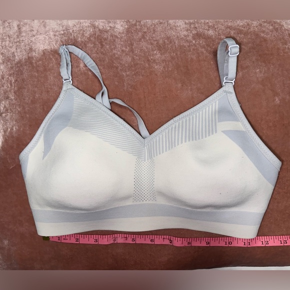 Nike sports bra - Picture 2 of 4